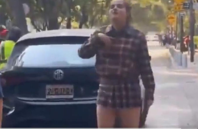 Denuncian a 'Lady Naucalpan' tras agredir a mujer ciclista