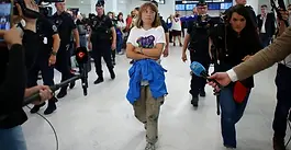 Israel deporta a Greta Thunberg, quien viajaba en el barco que intentó romper el bloqueo en Gaza