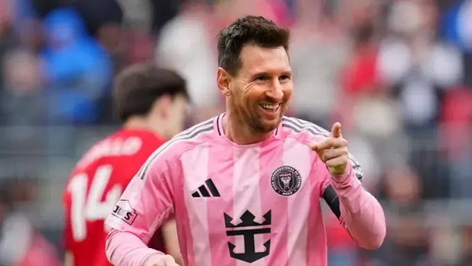 "Si sale Messi, hay hora libre”: profesor aprovecha la euforia por el álbum del Mundial de Futbol 2026