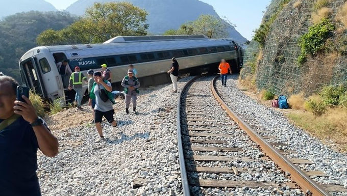 Termina Gobierno de México reparación por accidente de tren 