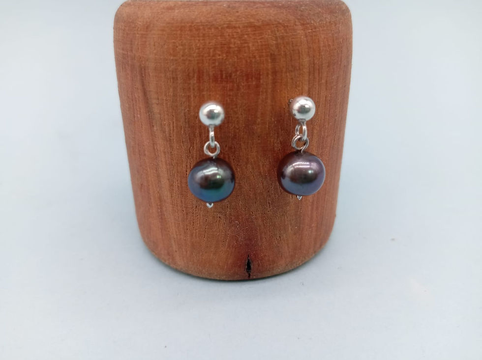 Thumbnail: Silver, pearl hanging earrings 