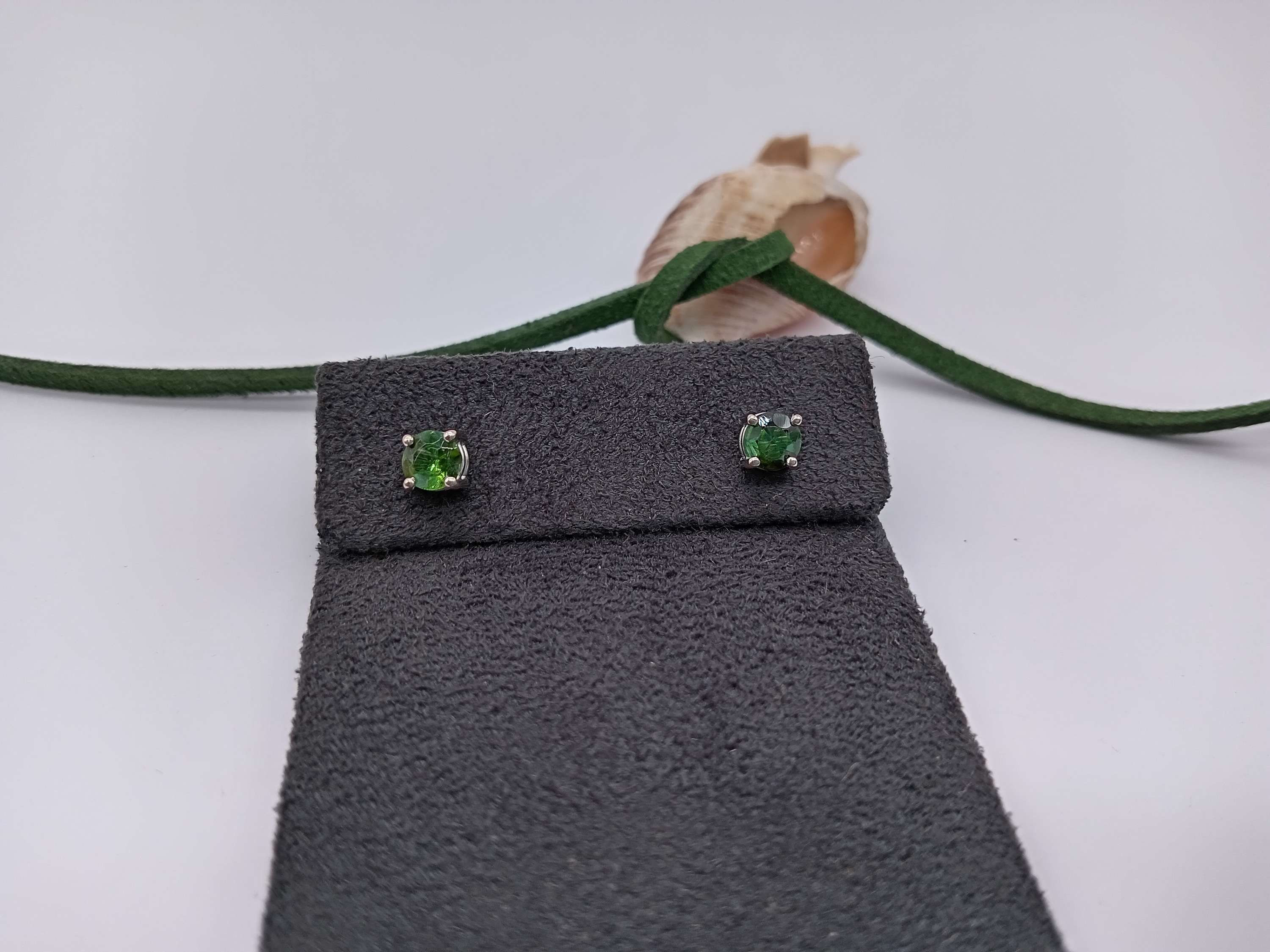 9ct white gold stud earrings