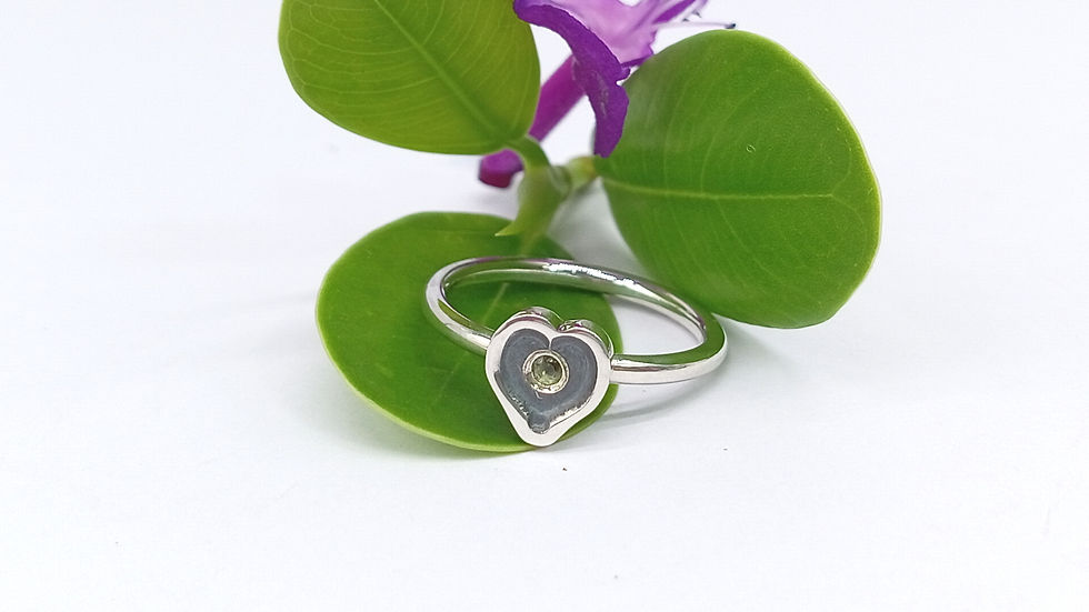 Thumbnail: Silver heart shaped ring 