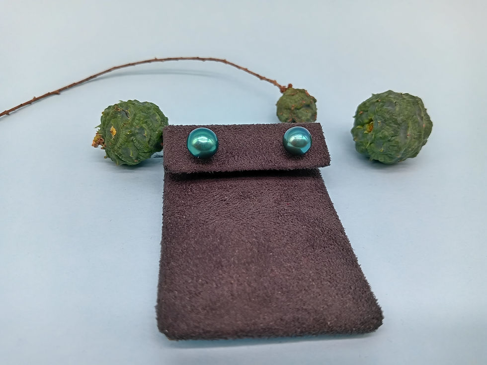 Thumbnail: Green pearl stud earrings 