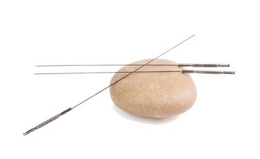 Silver%20needles%20for%20traditional%20Chinese%20medicine%20acupuncture.%20Close-up.%20Isolated%20white%20back