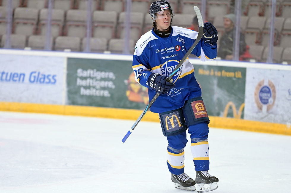 KAPTEINEN SCORET: Julius Persson jubler for scoring. FOTO: Dan Kenneth Reinli