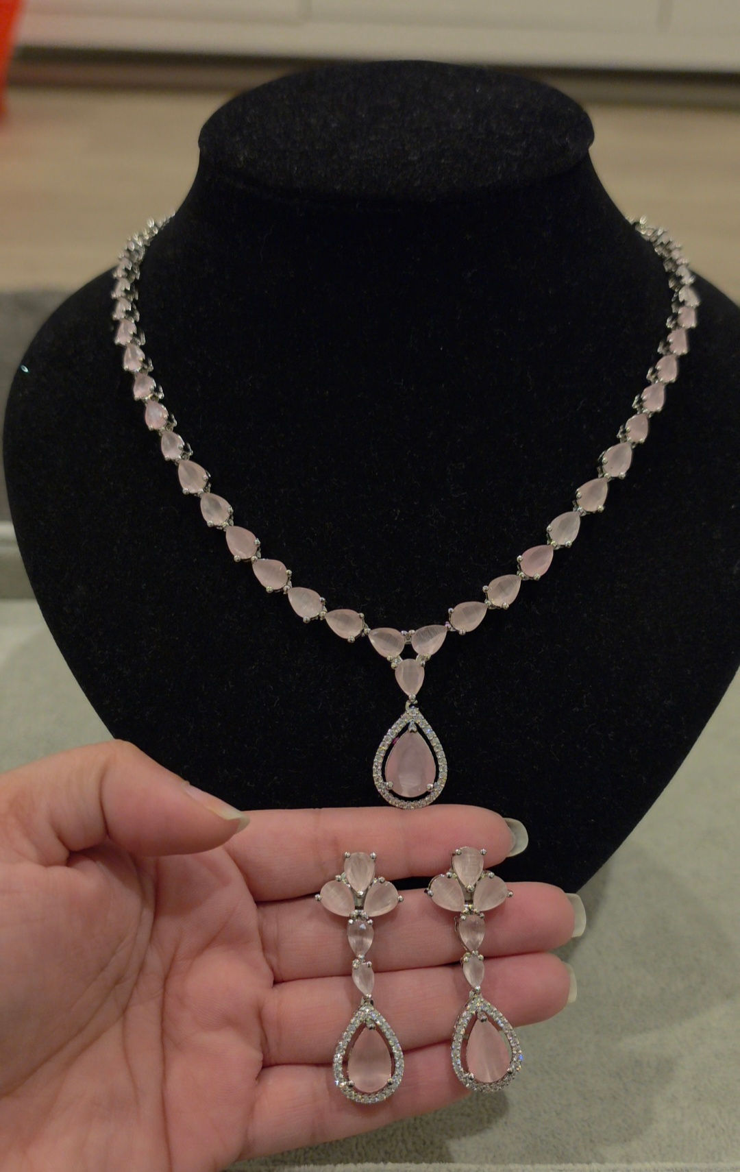 Ad necklace set 