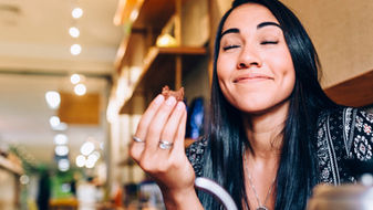 ABNEHMEN MIT GENUSS: WARUM VOLUMETRICS UND MINDFUL EATING NACHHALTIGER WIRKEN ALS KLASSISCHE DIÄTEN
