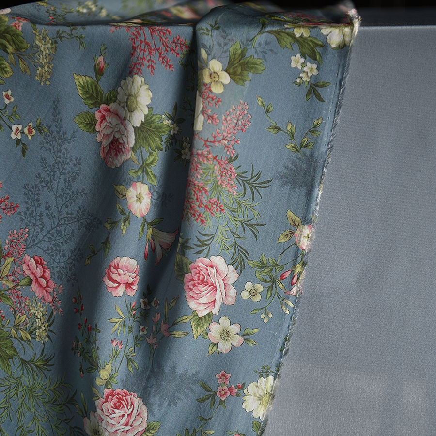Thumbnail: Silk chiffon 8mm- Hoa hồng nền xanh đá
