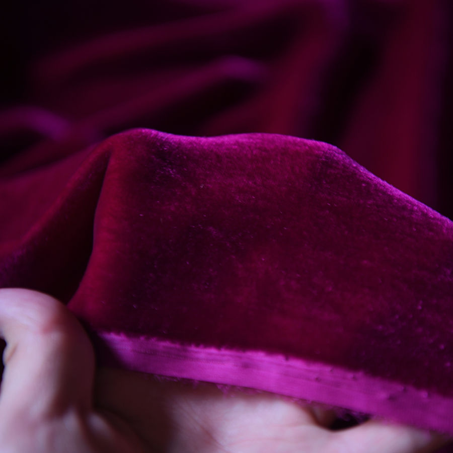 Thumbnail: Nhung the tơ tằm - Rose Red