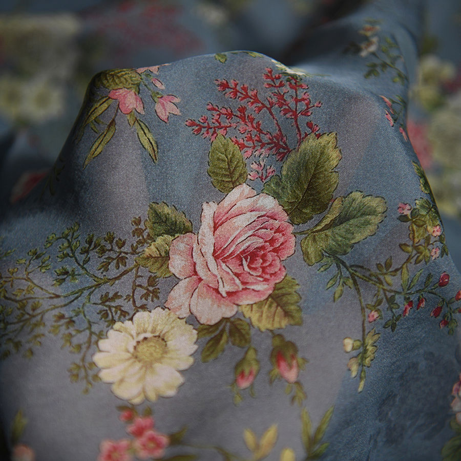 Thumbnail: Silk chiffon 8mm- Hoa hồng nền xanh đá
