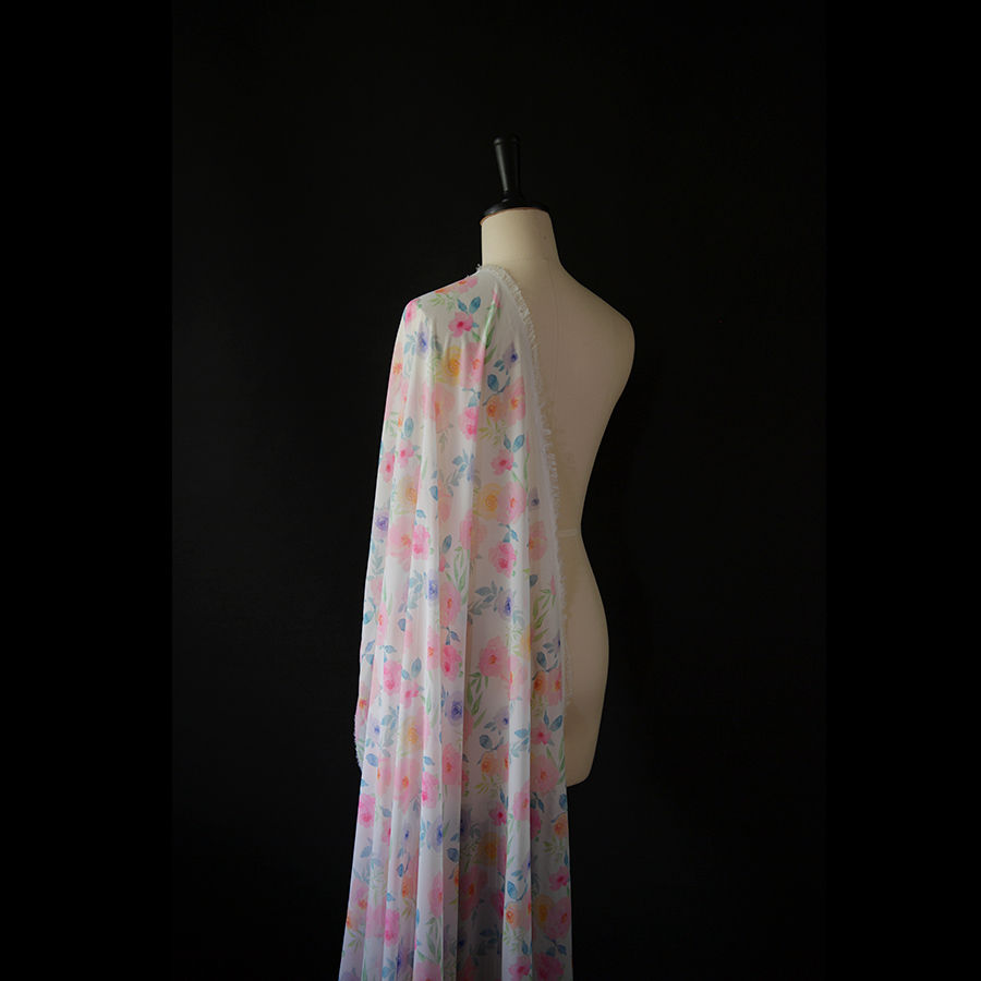 Thumbnail: Chiffon cao cấp - Hoa sắc màu nền trắng