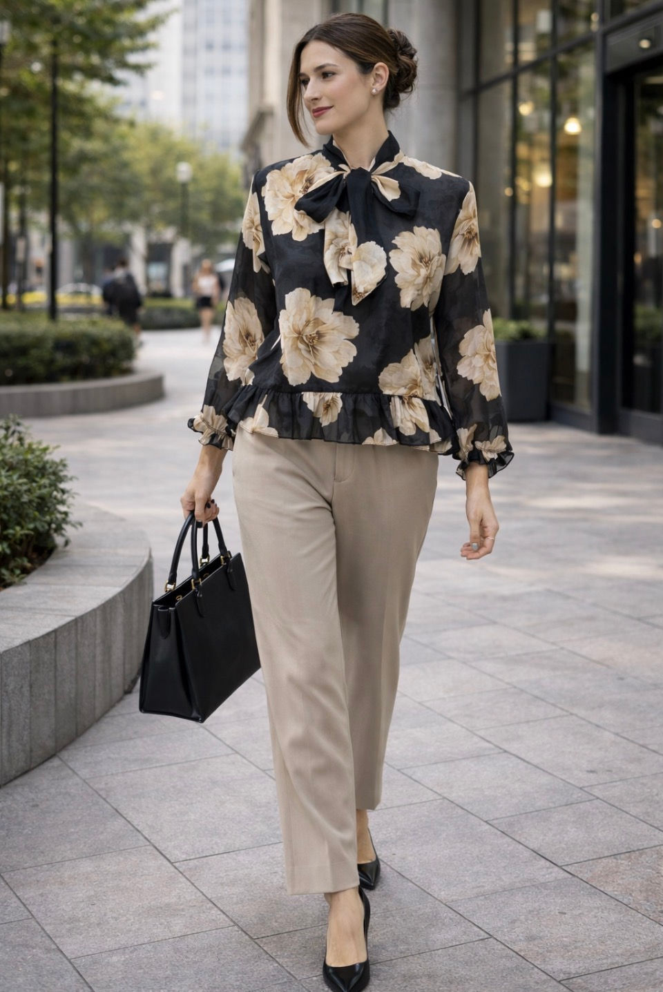 Blusa floreale con fiocco
