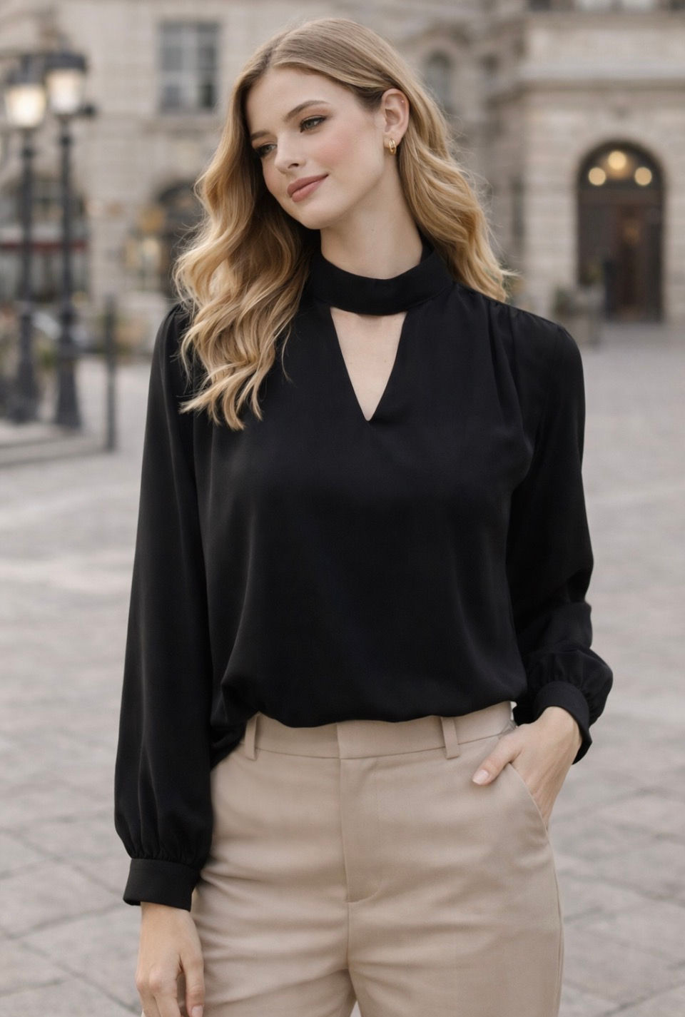 Blusa elegante con collo choker