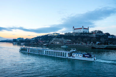 bratislava-gce5d24474_1920.jpg
