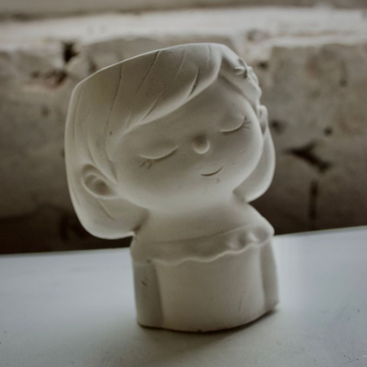 Кашпо "Дівчинка сором'язлива №2"