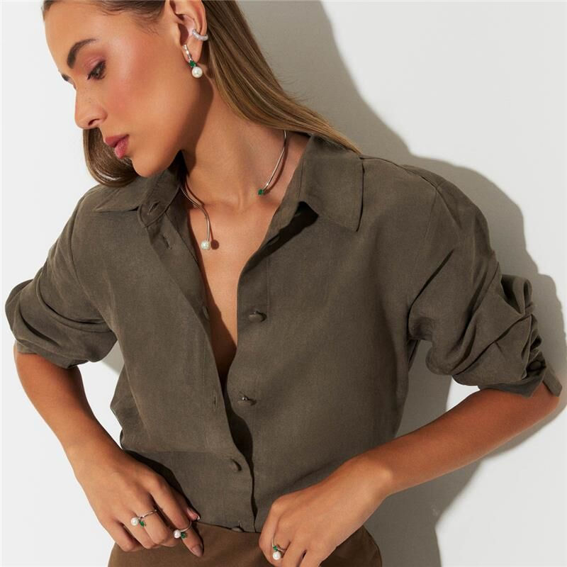 BRINCO EAR HOOK COM CRISTAL DE GOTA ZIRCÔNIA E PÉROLA SHELL