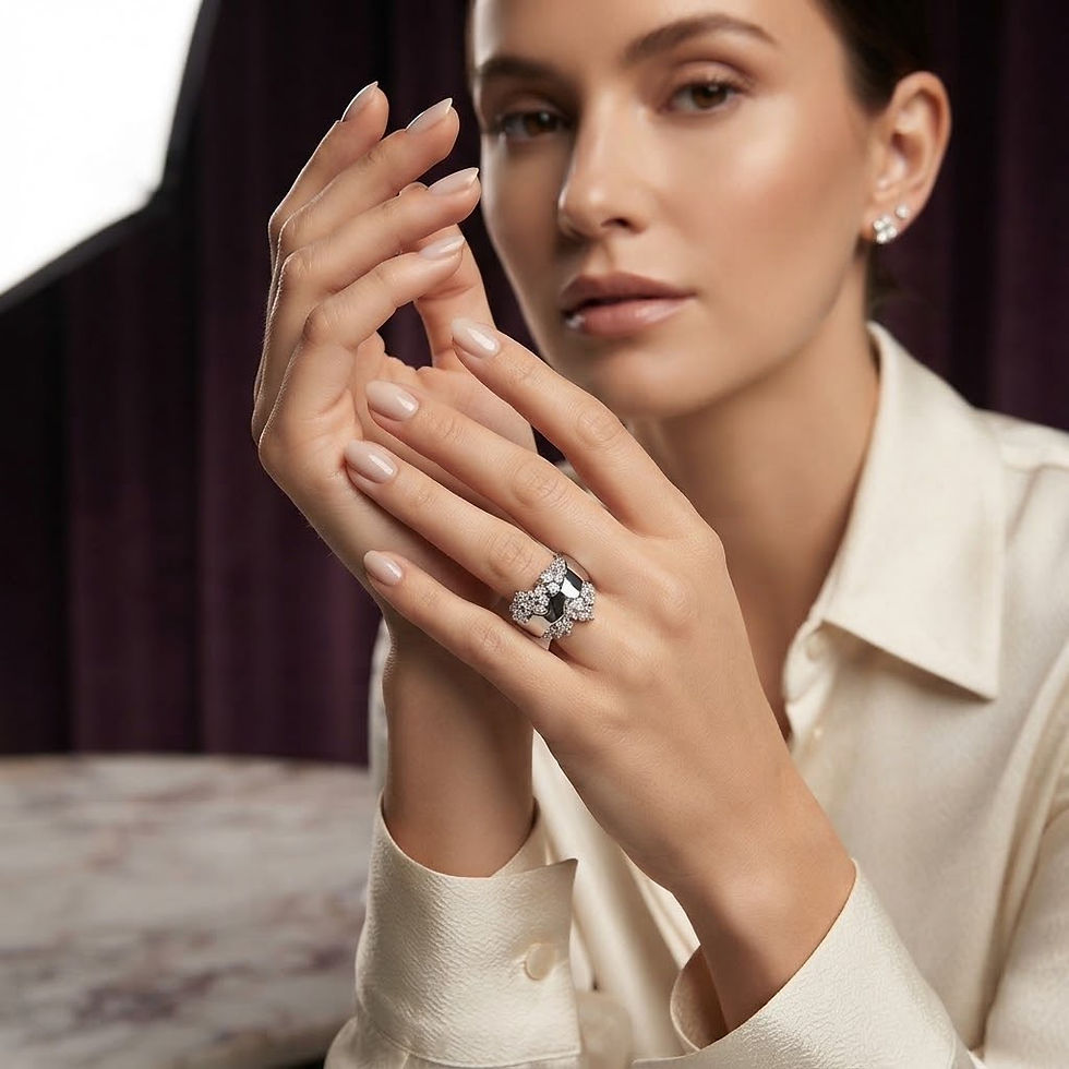 Miniatura: ANEL ONDULADO COM PAVE DE ZIRCONIAS BANHO: RÓDIO