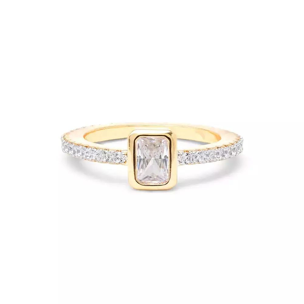 ANEL SOLITÁRIO EM MOISSANITE 5MM COM DETALHES LATERAIS DOURADO