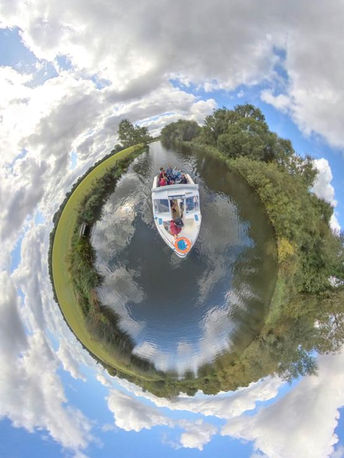 boat sunshine river fun