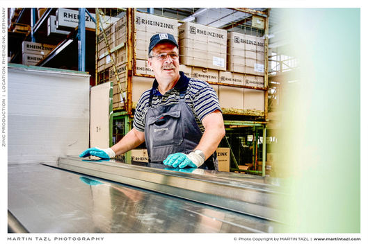 An employee of Rheinzink during zinc processing.