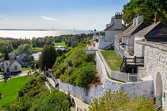 mackinac island walkway.png