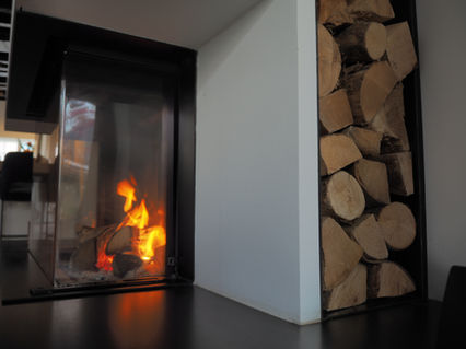 Betoverende vuurhaard: Voor een knusse sfeer met een vleugje romantiek.