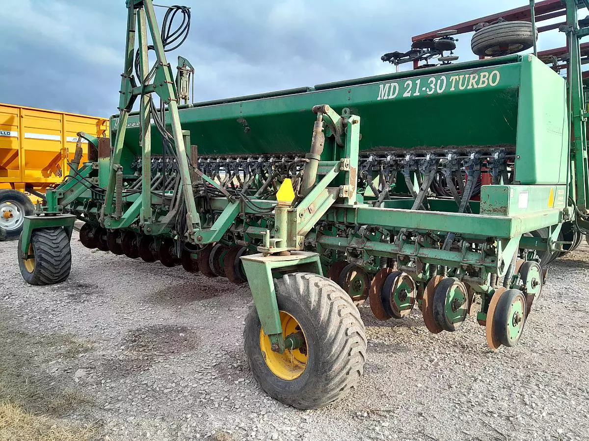 Sembradora Pierobon MD 21-30 de 30 a 21 cm para granos finos