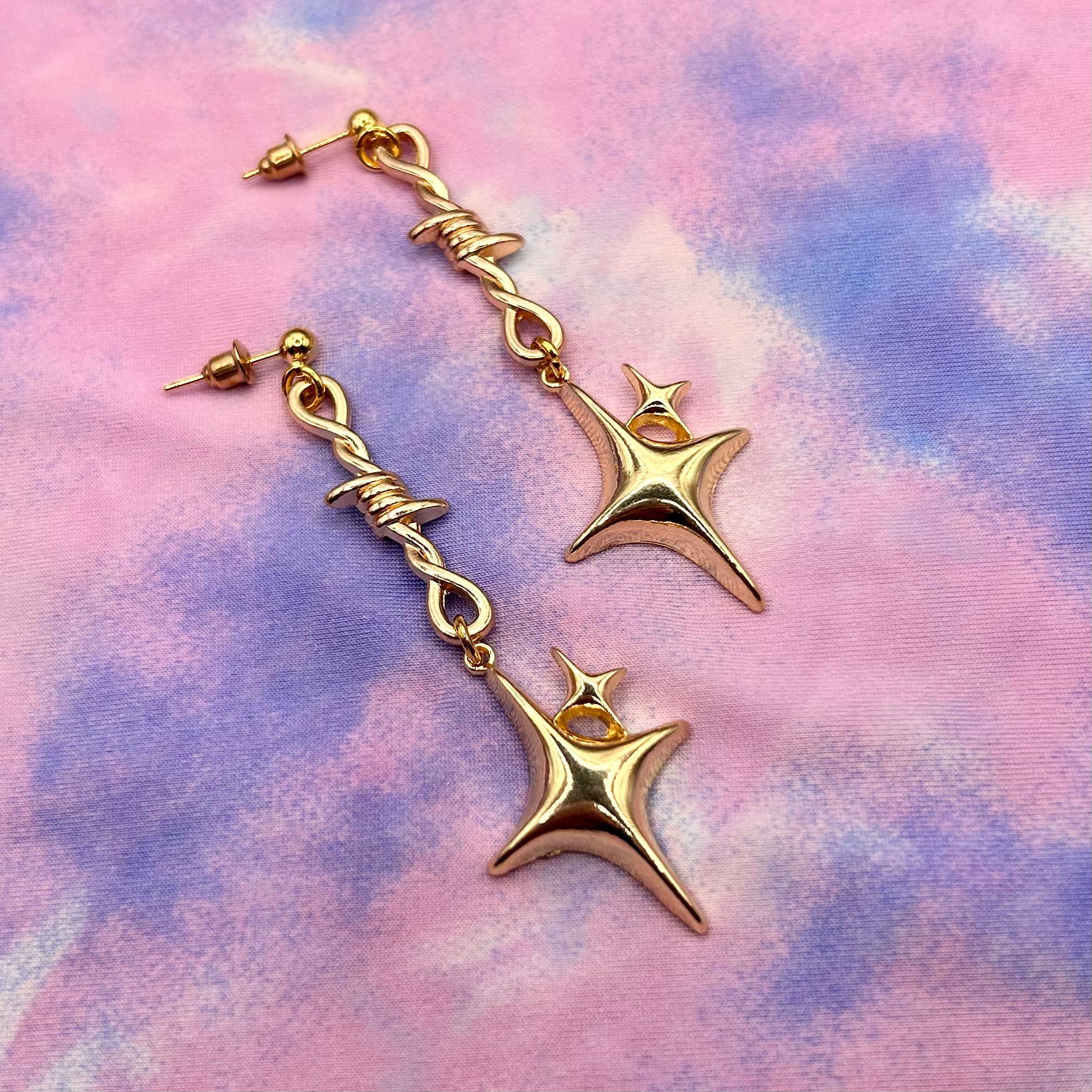 Golden barbed wire star earrings 
