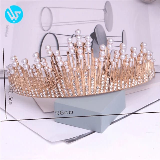 Thumbnail: Rhinestone cake crown