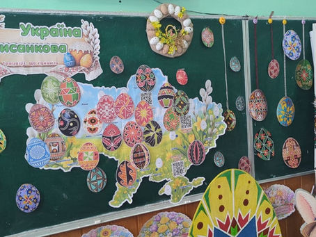 Світло Великодня в дитячих руках