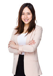 折り返しの腕を持つ女性