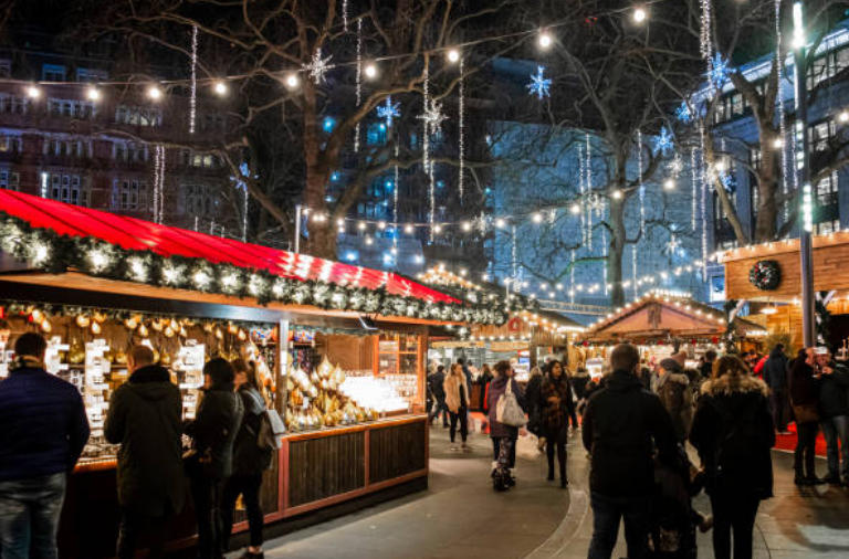Leicester square_Ontdek londen_kerstmarkt.png