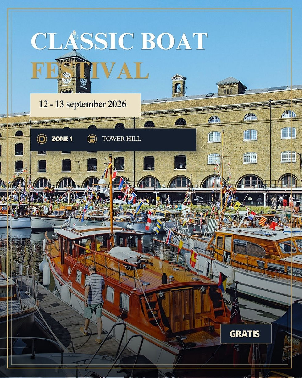 Affiche van Classic Boat Festival met houten boten in haven, Tower Hill-gebouw, datum 12-13 september 2026 en GRATIS.