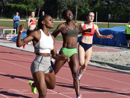 In copertina Margherita Cengarle che scrive sulla pietra un altro record regionale, stavolta sono i 300mt Allieve a cadere sotto i colpi delle martellate da lei inferte alla pista triestina.