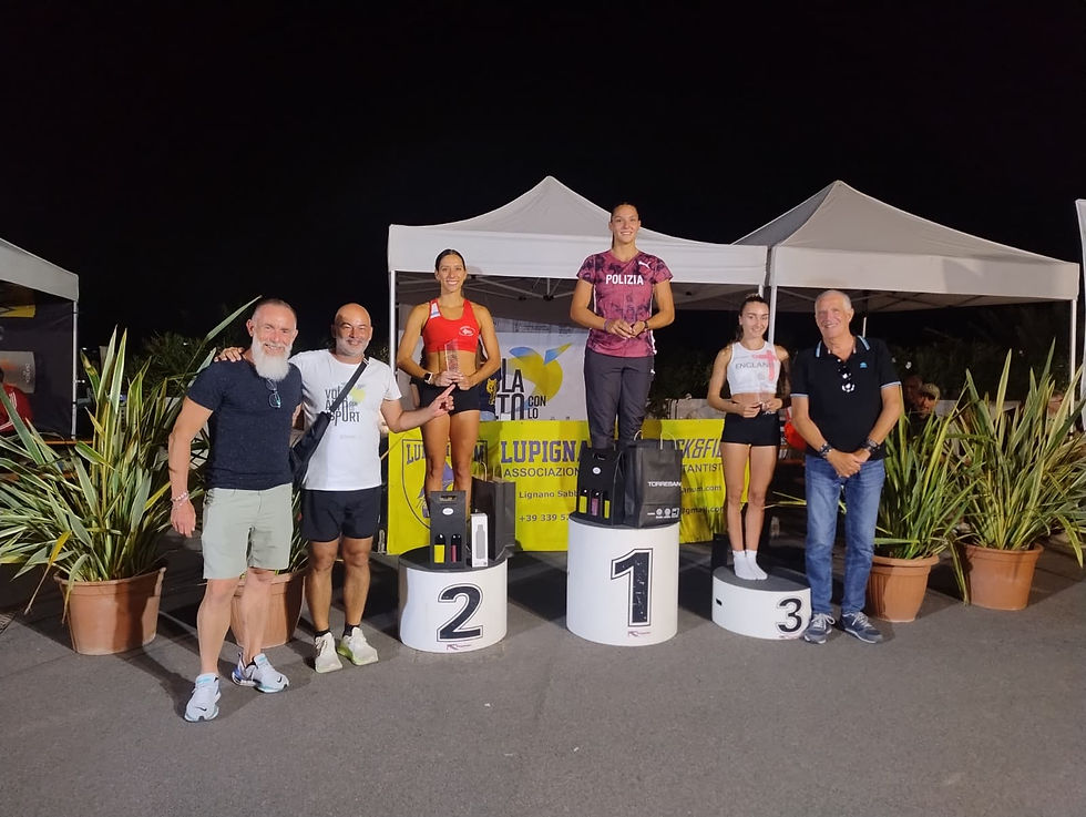 La premiazione con il presidente Massimo Patriarca e il consigliere del Comune di Lignano Sabbiadoro Brini