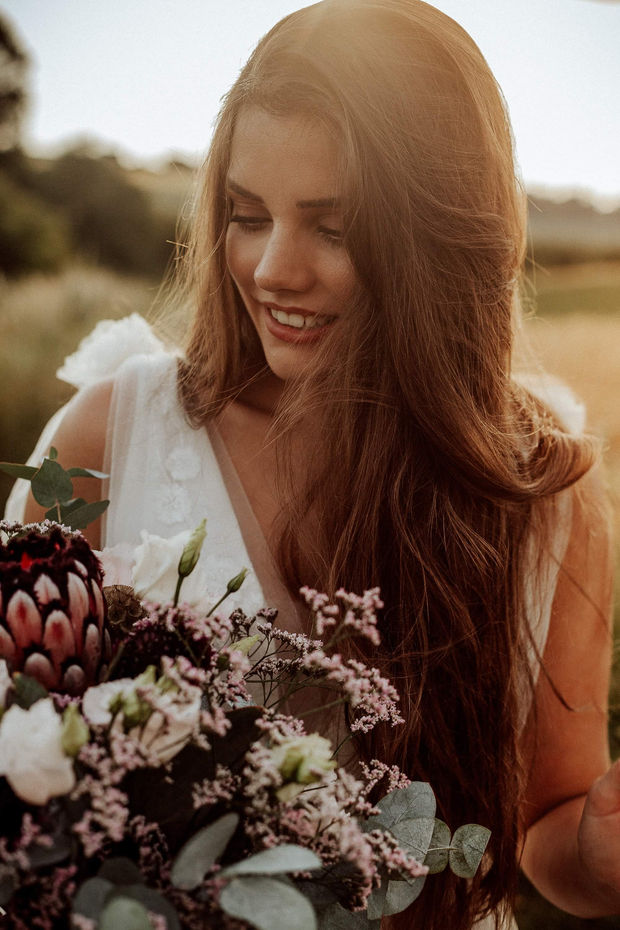 Braut Portrait mit Blumenstrauß