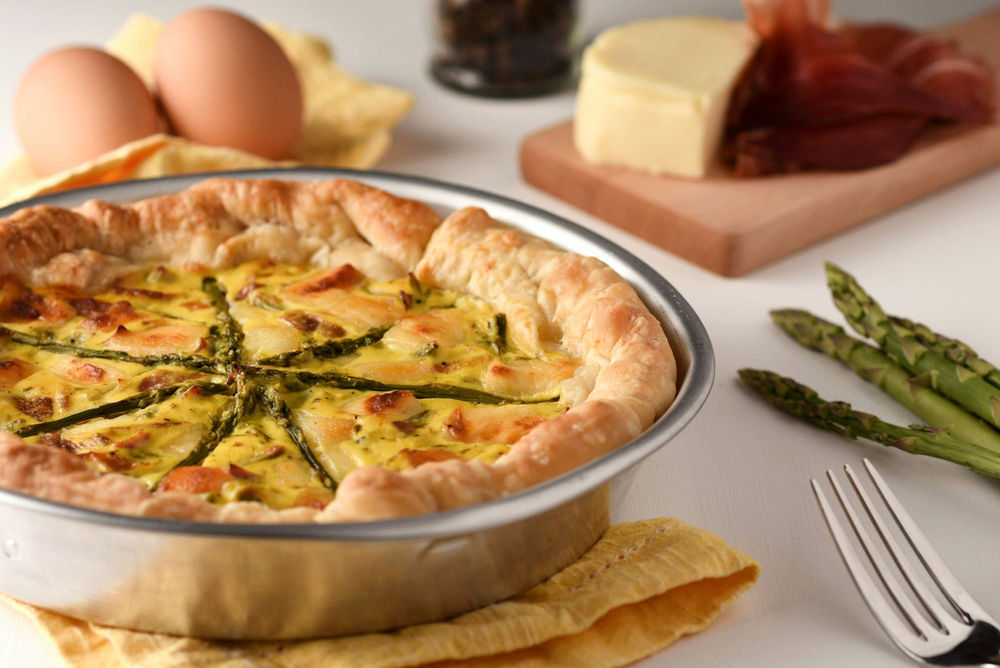 Torta salata di asparagi con ricotta e speck