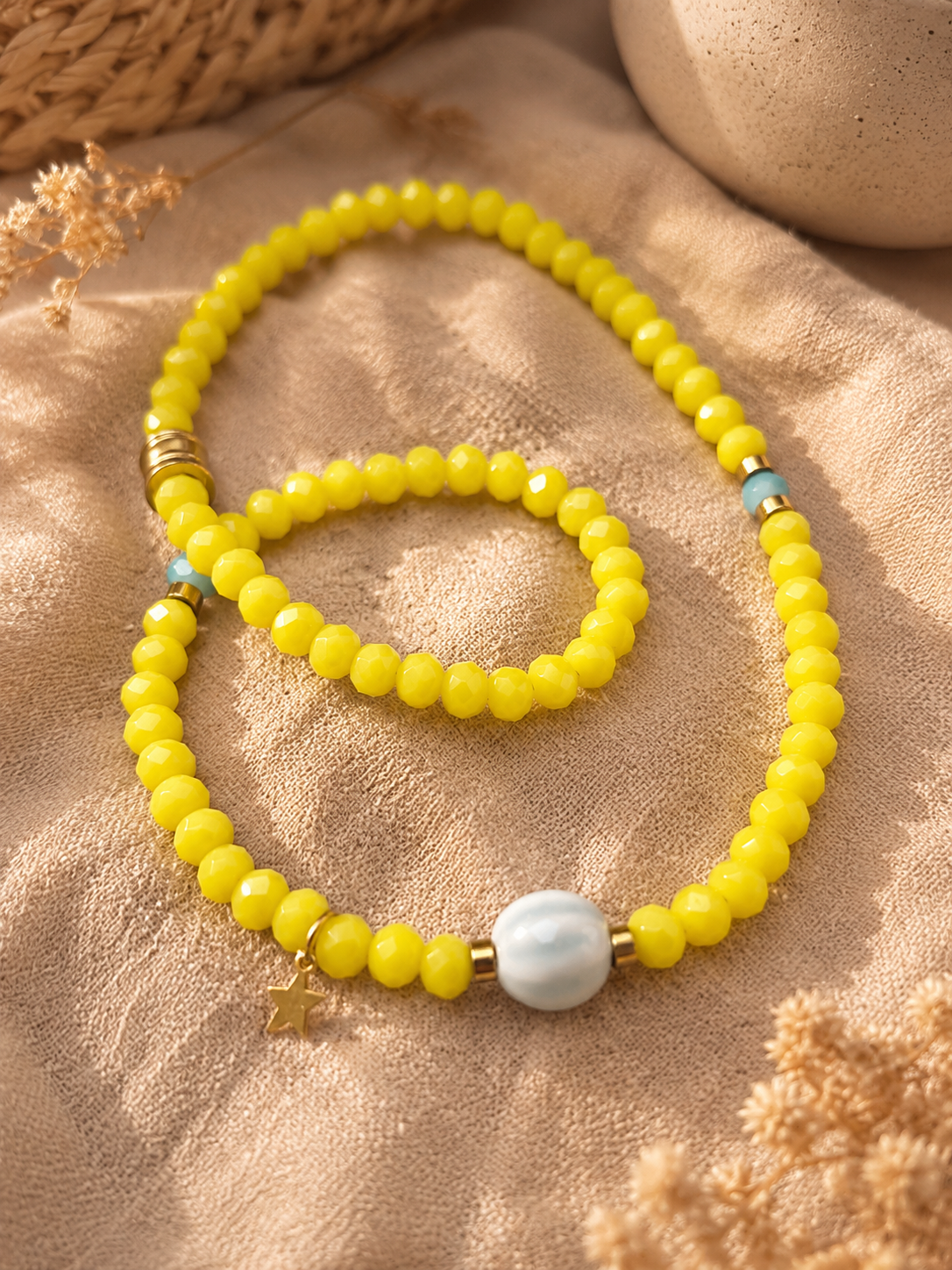Colliet perles jaune & breloque étoile – esprit solaire bohème