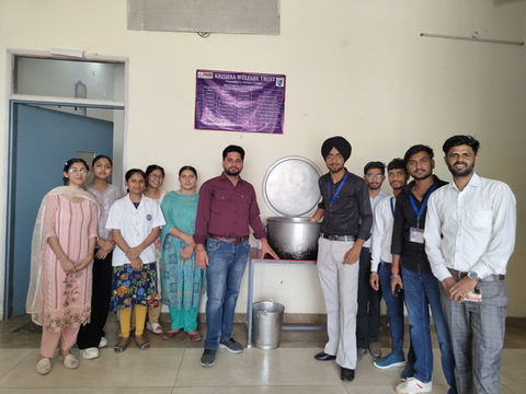 निर्जला एकादशी पर नर्सिंग विद्यार्थियों द्वारा मीठे जल का वितरण: सेवा और संस्कृति का अद्भुत संगम