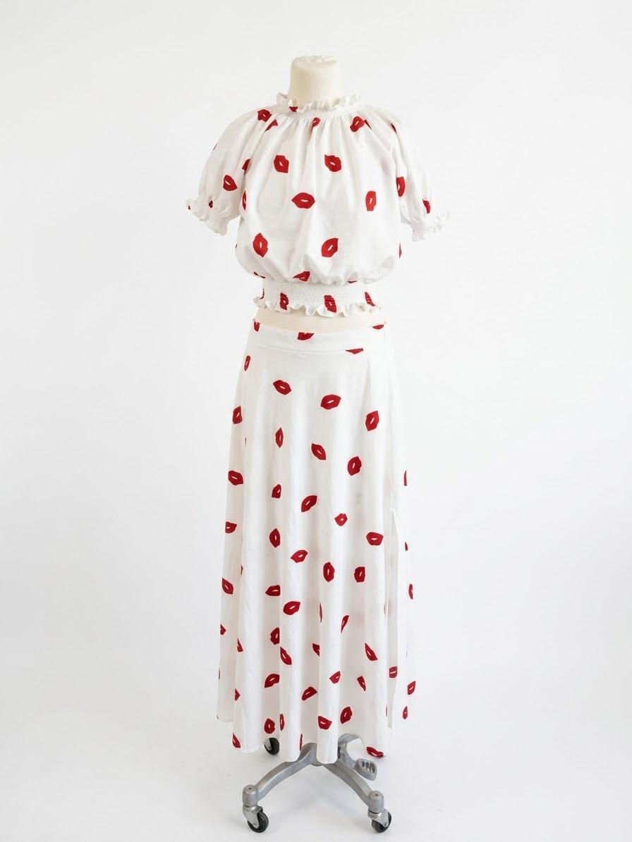 Ensemble rouge et blanc à pois