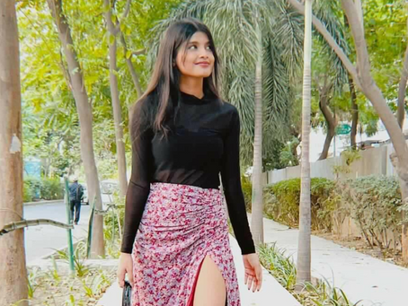 Raunak Mathur aka raunakmathur1707 redefining the fashion with her creativity