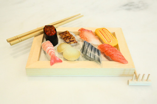 アクセサリー SUSHI Hand-painted Sushi Bag Charm + Keychain | Eco-Friendly – Solar Eclipse