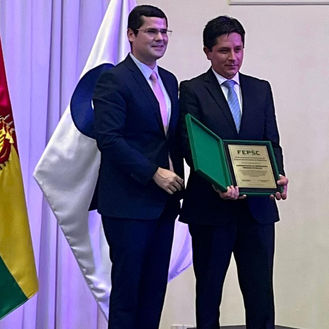 ENTREGA DE DISTICIÓN A LA CONFEDERACIÓN DE EMPRESARIOS PRIVADOS DE BOLIVIA