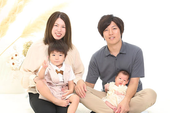 百日祝い3家族写真.jpg