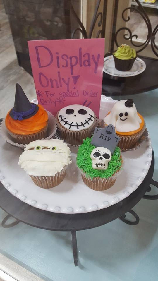 We do holiday cupcakes!