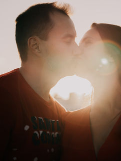 Family photoshoot on the Torremolinos beach during golden hour