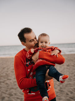 Family photoshoot on the Torremolinos beach during golden hour