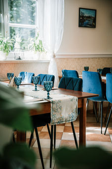 Real estate photoshoot in restaurant