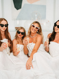 Photo shoot during a bachelorette party in Marbella with a Polish photographer